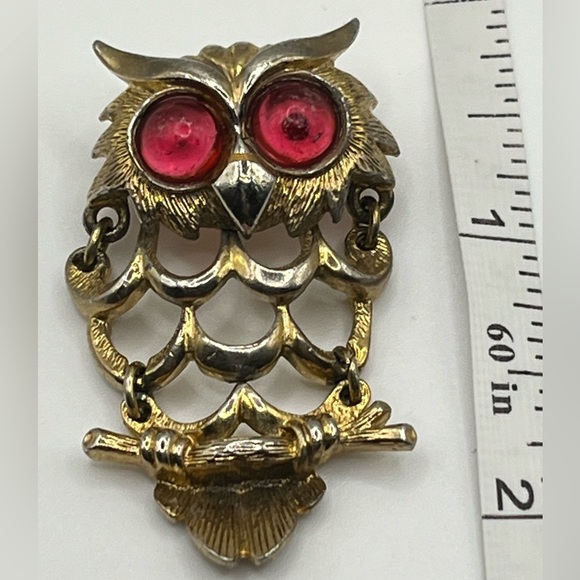 Vintage Articulated Owl Brooch with Red Glass Eyes – Gold Tone - Picture 4 of 4